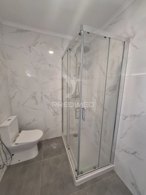 Apartamento T3 para Venda em Massamá e Monte Abraão