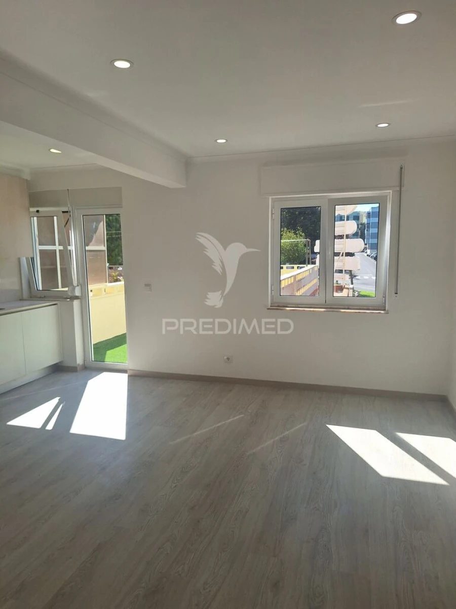 Apartamento T3 para Venda em Massamá e Monte Abraão Foto 14