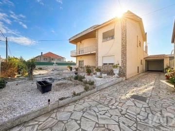 Moradia T4 para Venda em Fernao Ferro