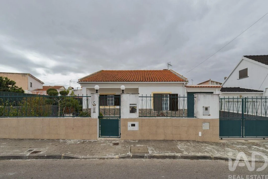 Moradia T3 para Venda em Fernao Ferro Foto 1