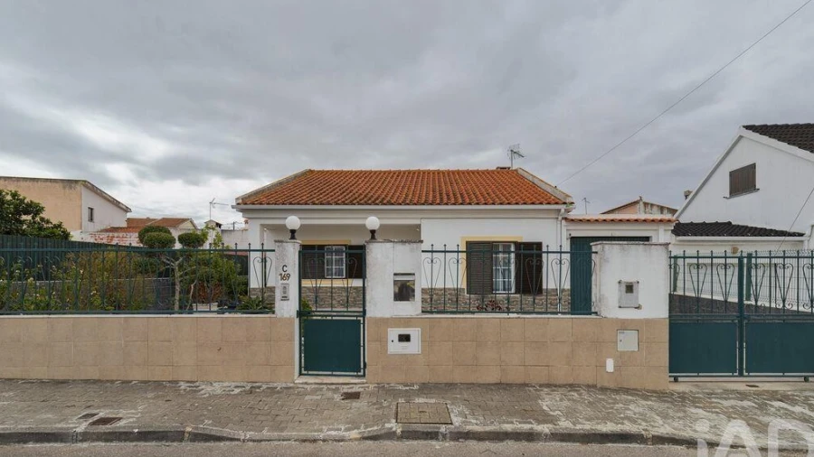 Moradia T3 para Venda em Fernao Ferro