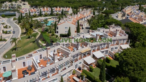 Moradia T4 para Venda em Quarteira