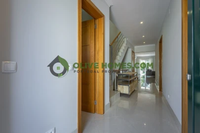 Moradia T4 para Venda em Quarteira