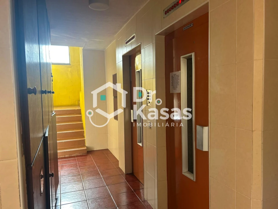 Apartamento T1 para Venda em Santo Antonio da Charneca Foto 28