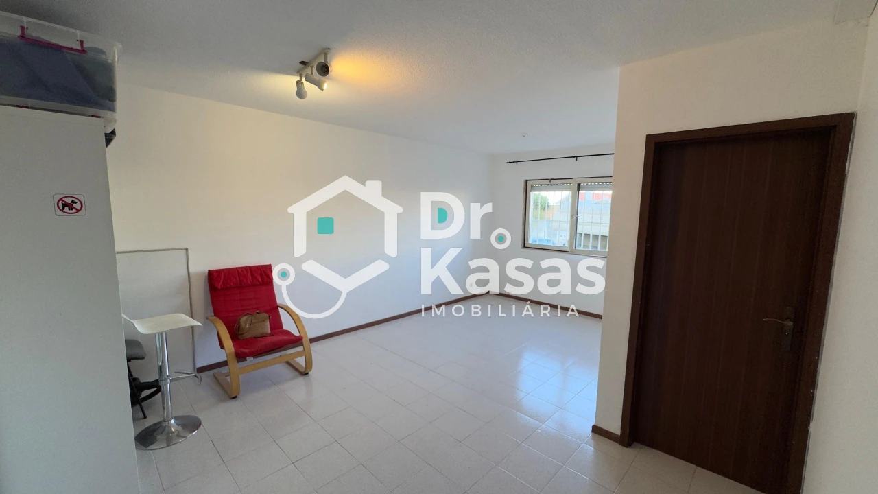 Apartamento T1 para Venda em Santo Antonio da Charneca Foto 9