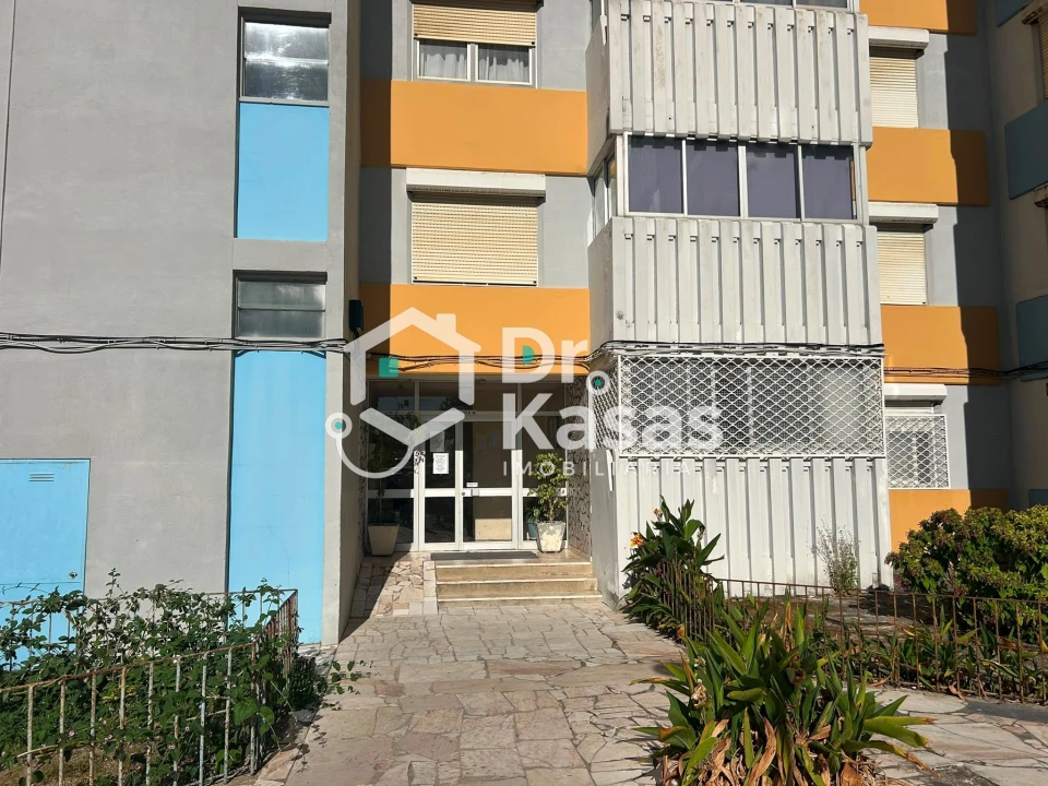 Apartamento T1 para Venda em Santo Antonio da Charneca Foto 1