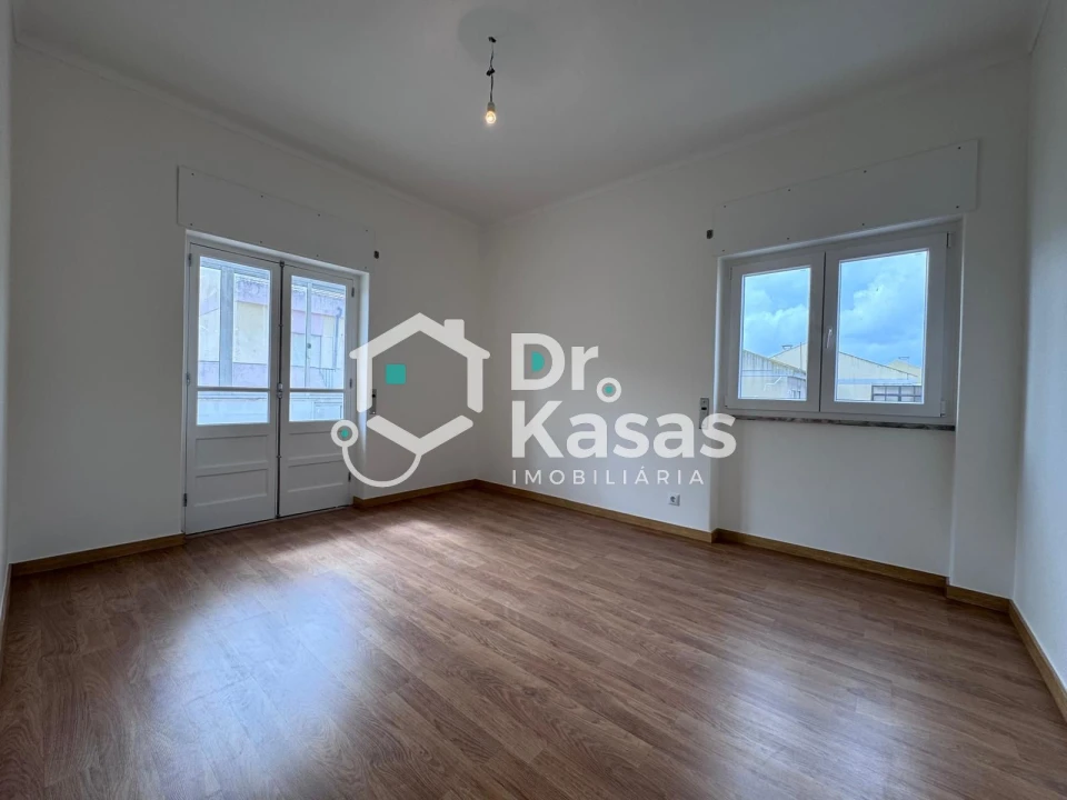 Apartamento T3 para Arrendamento em Alto do Seixalinho, Santo André e Verderena Foto 2