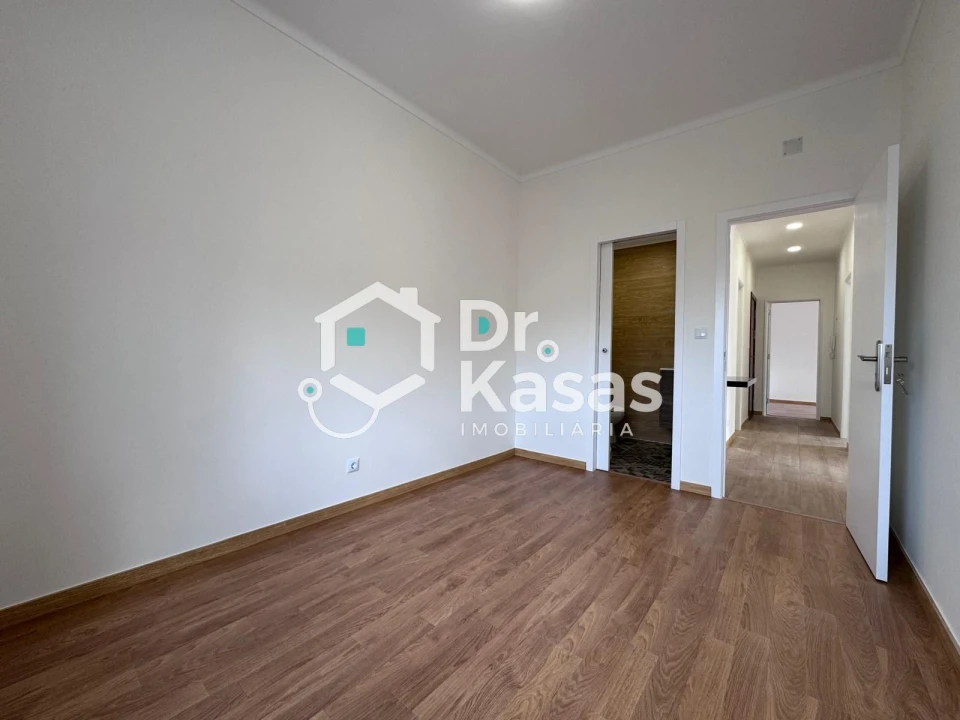 Apartamento T3 para Arrendamento em Alto do Seixalinho, Santo André e Verderena Foto 19