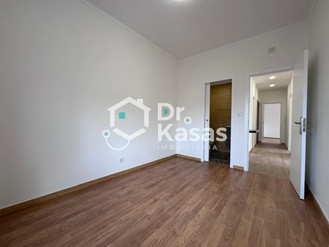 Apartamento T3 para Arrendamento em Alto do Seixalinho, Santo André e Verderena Foto 19