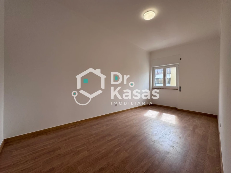 Apartamento T3 para Arrendamento em Alto do Seixalinho, Santo André e Verderena Foto 18
