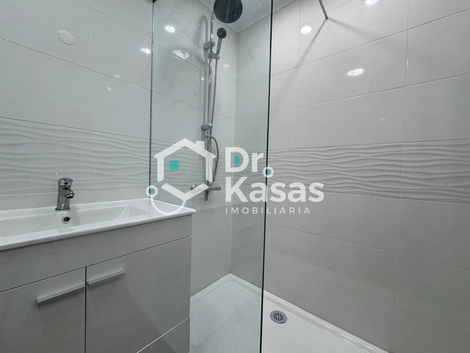 Apartamento T3 para Arrendamento em Alto do Seixalinho, Santo André e Verderena Foto 27