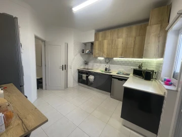 Apartamento T3 para Venda em Lagos (São Sebastião e Santa Maria)
