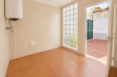 Apartamento T2 para Venda em Funchal (Santa Maria Maior)