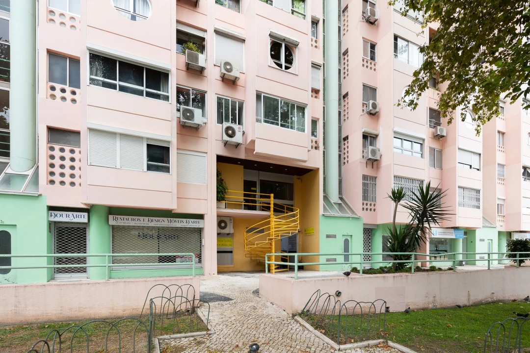 Apartamento T2 para Venda em Areeiro Foto 31