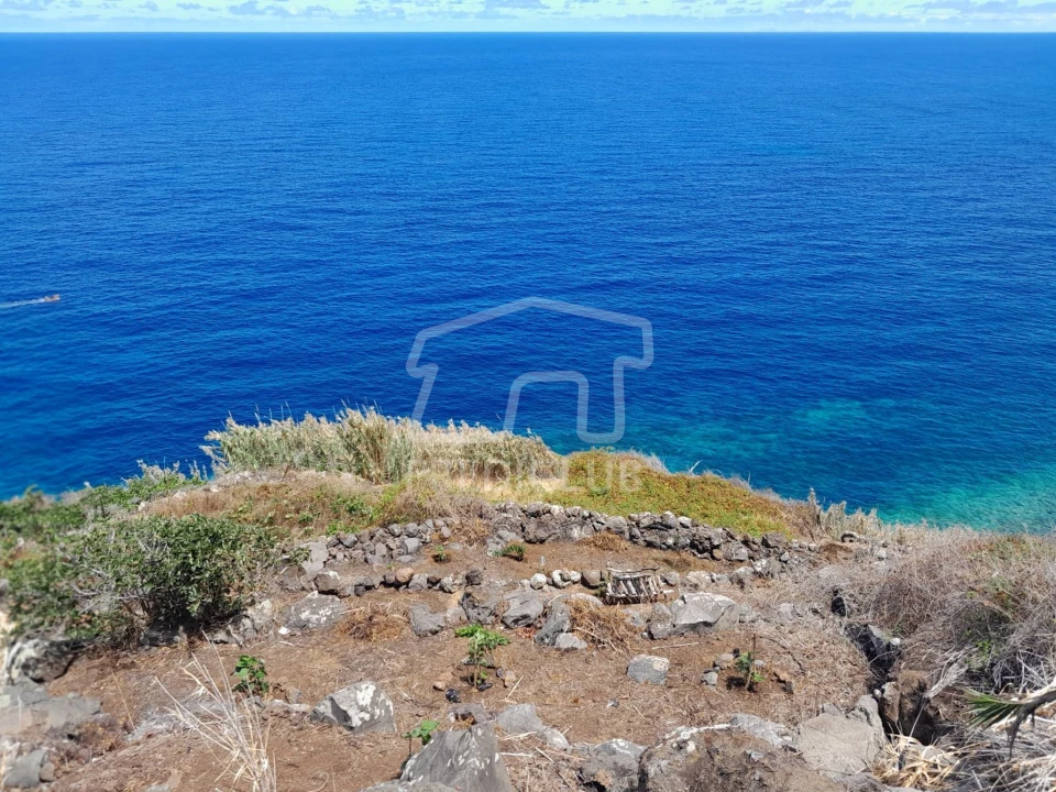 Terreno para Venda em Porto Moniz Foto 3