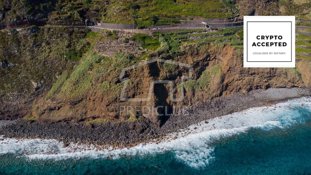Terreno para Venda em Porto Moniz Foto 1