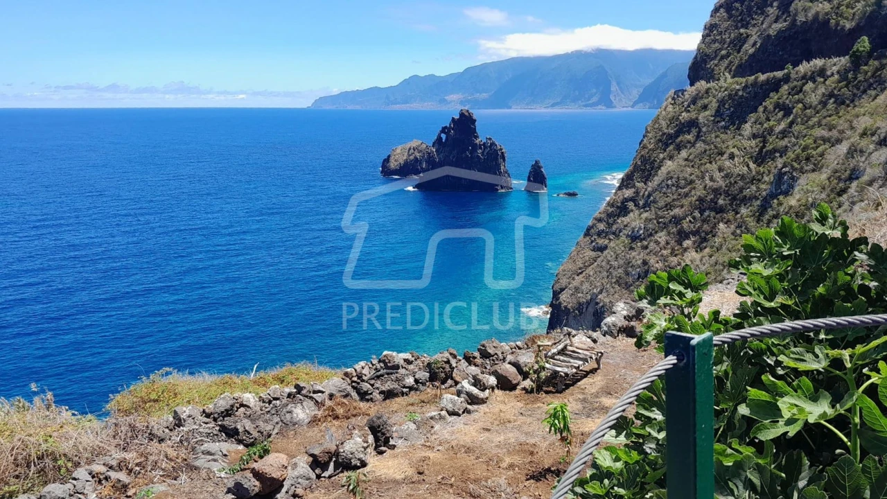 Terreno para Venda em Porto Moniz Foto 24