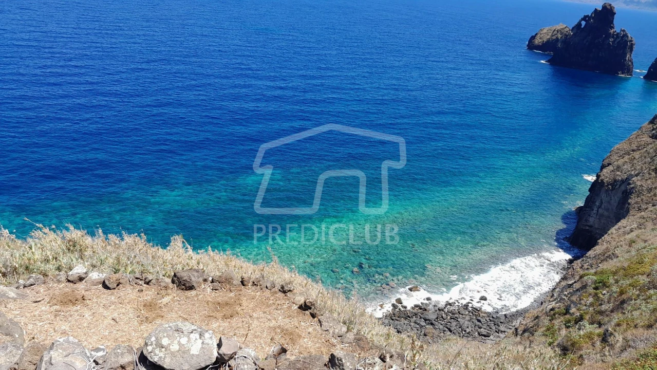 Terreno para Venda em Porto Moniz Foto 2