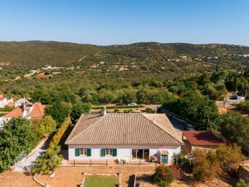 Moradia T3 para Venda em Loule (São Sebastião)