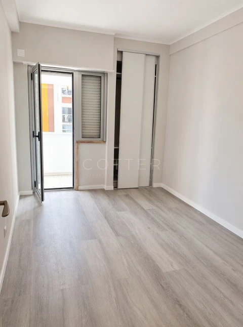 Apartamento T2 para Venda em Oeiras e São Julião da Barra, Paço de Arcos e Caxias