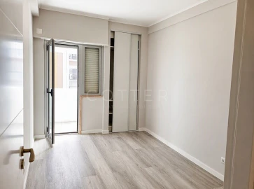 Apartamento T2 para Venda em Oeiras e São Julião da Barra, Paço de Arcos e Caxias