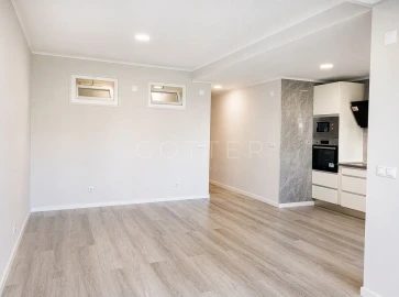 Apartamento T2 para Venda em Oeiras e São Julião da Barra, Paço de Arcos e Caxias