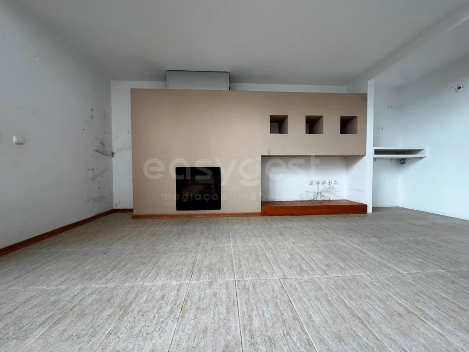 Moradia T4 para Venda em Brasfemes Foto 5