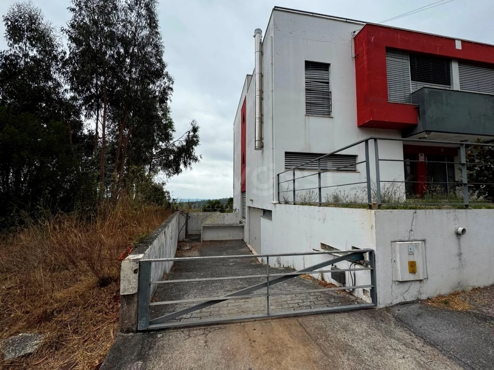 Moradia T4 para Venda em Brasfemes Foto 36