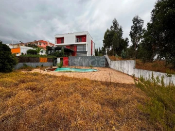 Moradia T4 para Venda em Brasfemes