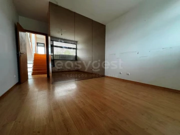 Moradia T4 para Venda em Brasfemes