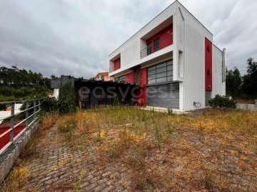 Moradia T4 para Venda em Brasfemes