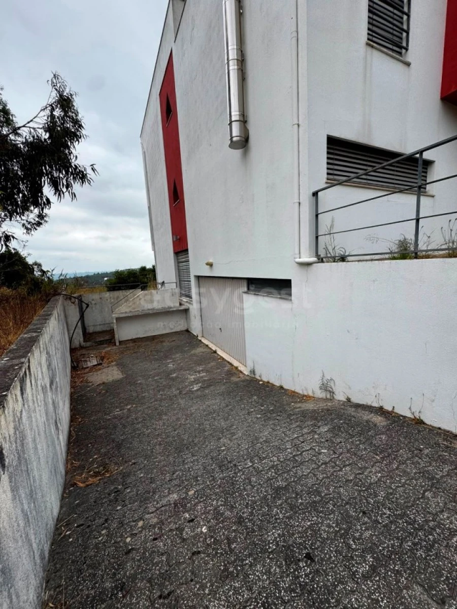 Moradia T4 para Venda em Brasfemes Foto 27
