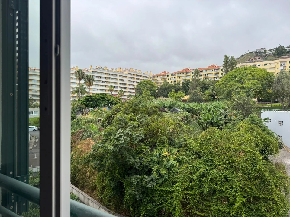 Apartamento T3 para Arrendamento em São Martinho Foto 2