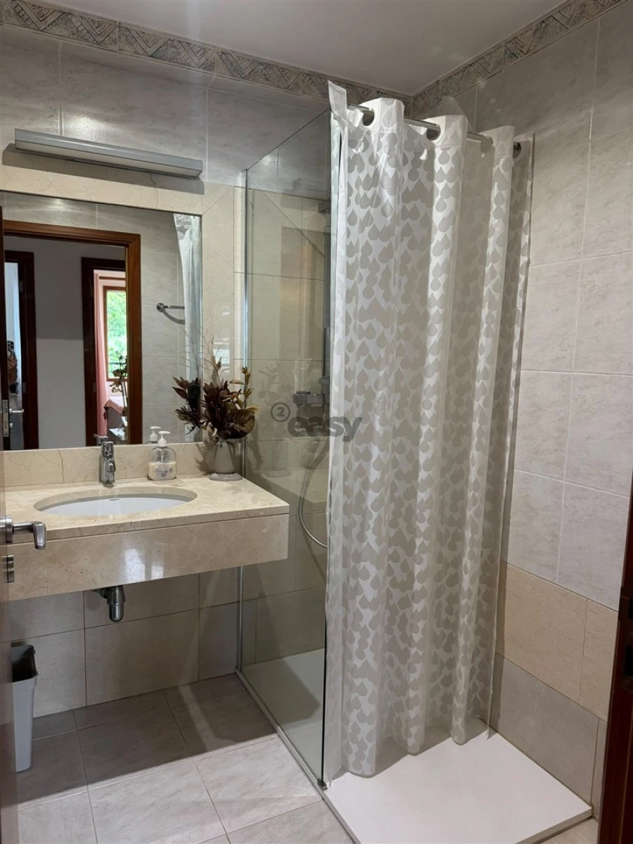 Apartamento T3 para Arrendamento em São Martinho Foto 6