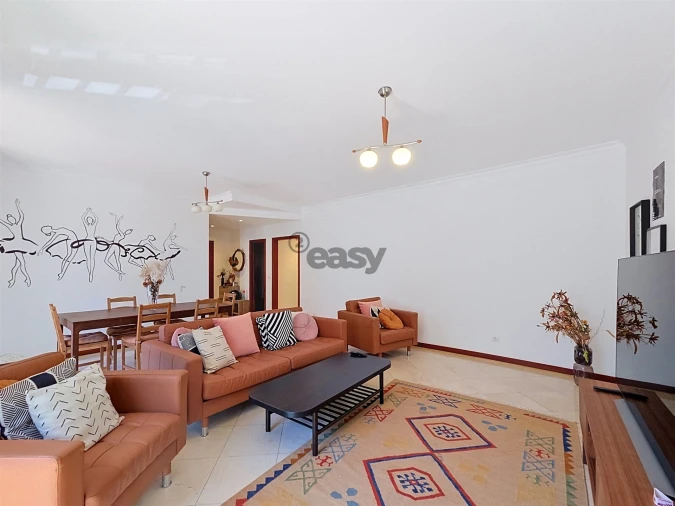 Apartamento T3 para Arrendamento em São Martinho Foto 5
