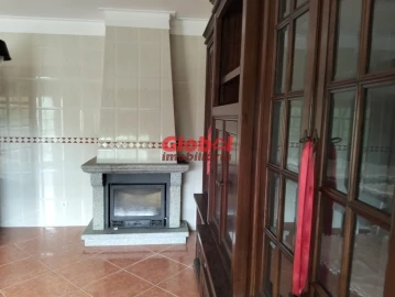 Moradia T4 para Venda em São João de Lourosa