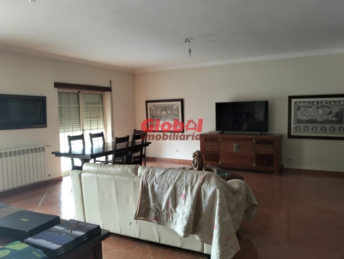 Moradia T4 para Venda em São João de Lourosa Foto 3