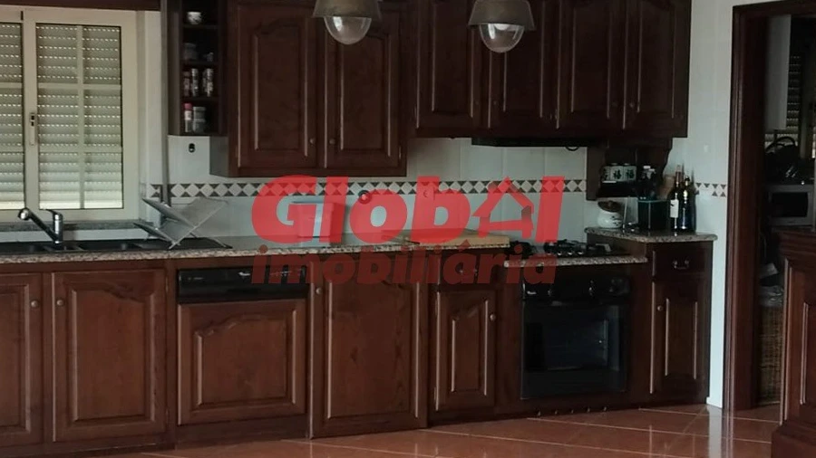 Moradia T4 para Venda em São João de Lourosa