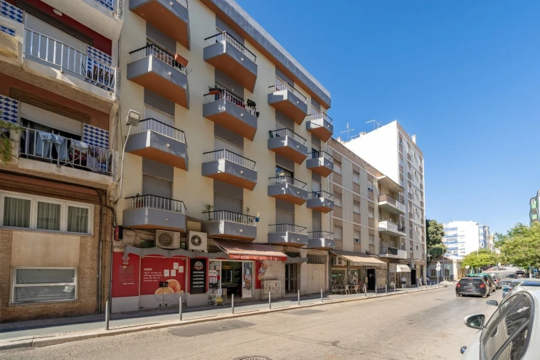 Apartamento T3 para Venda em Portimão Foto 3