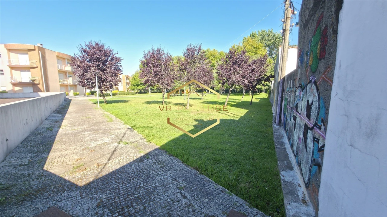 Moradia T3 para Venda em Arvore Foto 17
