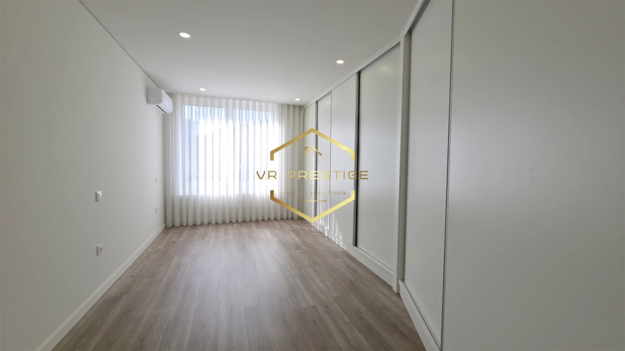 Moradia T3 para Venda em Arvore Foto 9