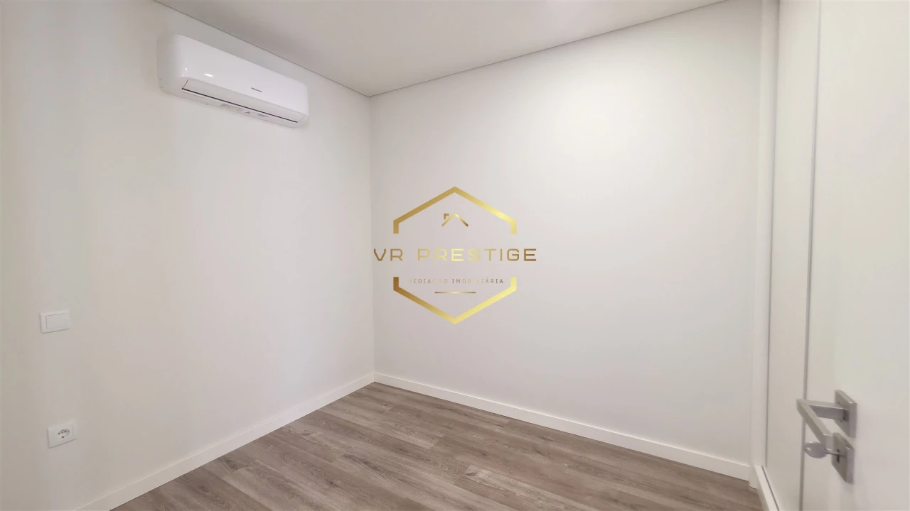 Moradia T3 para Venda em Arvore Foto 8