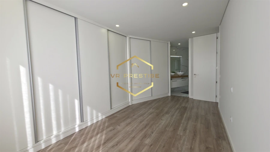 Moradia T3 para Venda em Arvore Foto 11