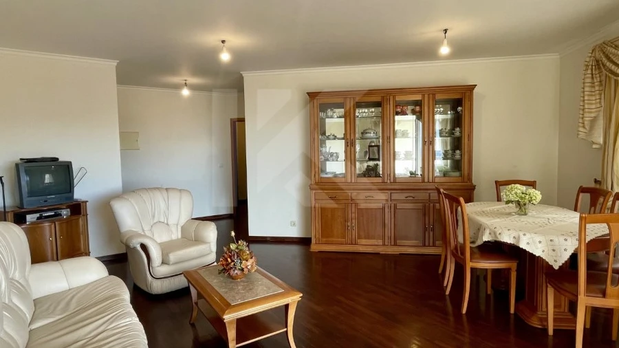 Apartamento T4 para Arrendamento em Camara de Lobos
