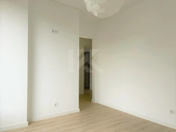 Apartamento T2 para Arrendamento em Funchal (Santa Luzia)
