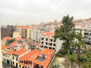 Apartamento T2 para Arrendamento em Funchal (Santa Luzia)