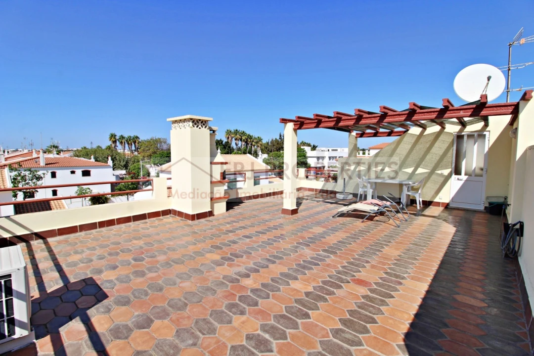 Apartamento T1 para Arrendamento em Altura Foto 4