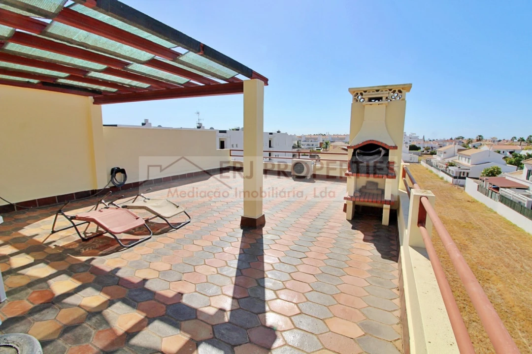 Apartamento T1 para Arrendamento em Altura Foto 5