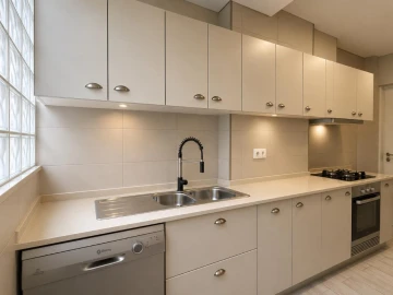 Apartamento T4 para Arrendamento em Glória e Vera Cruz