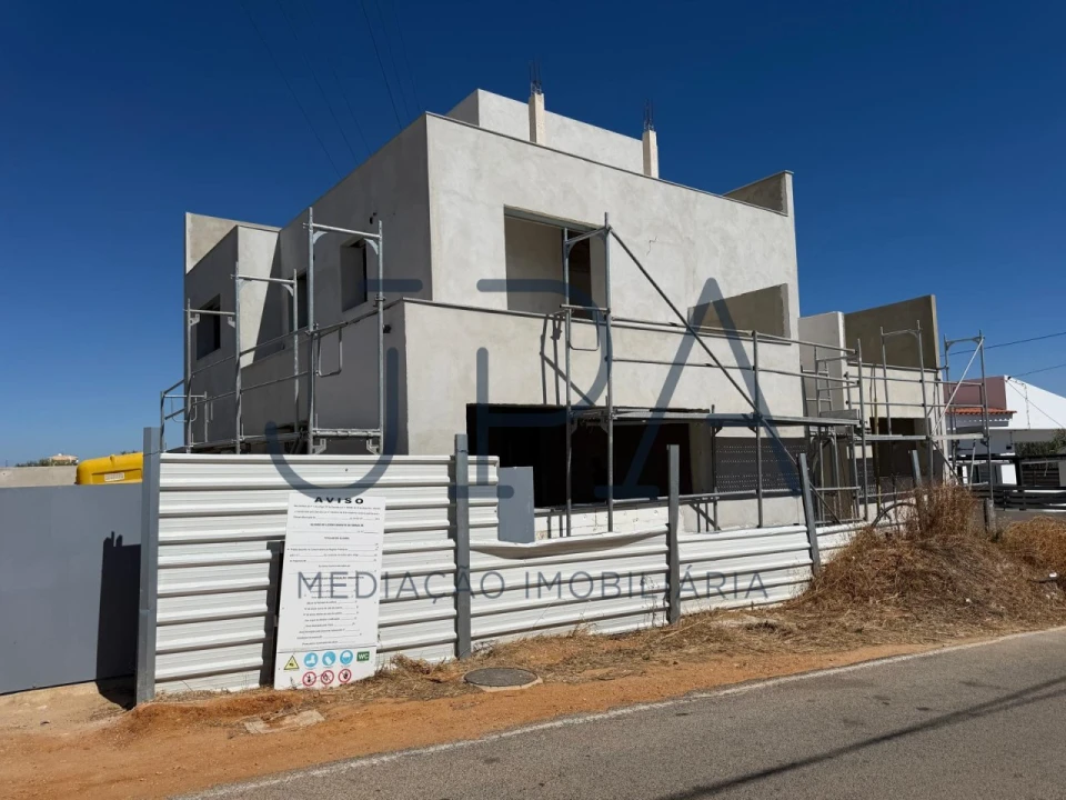 Moradia T4 para Venda em Altura Foto 1